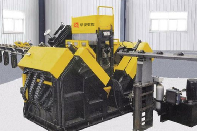 CAD2532A CAD3635A型數控（kòng）角（jiǎo）鋼鑽孔生產線